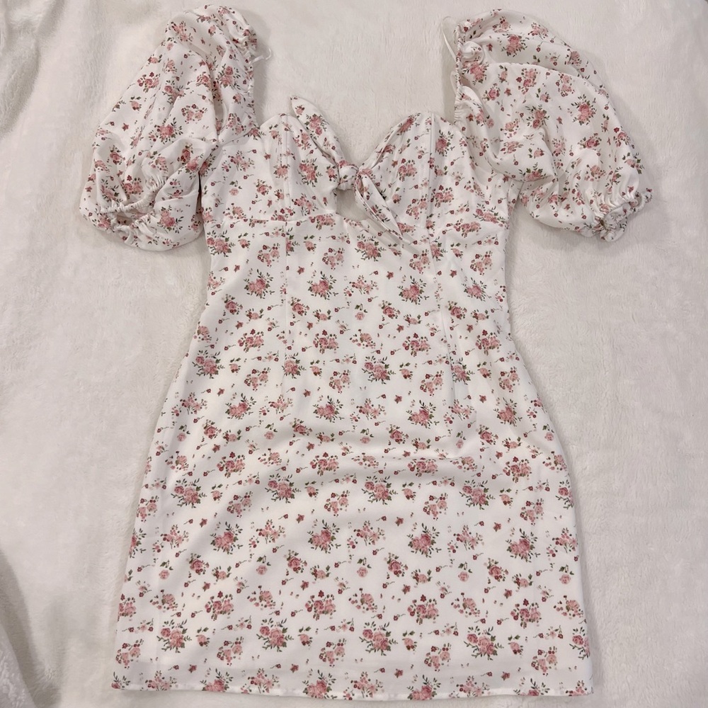 Fitted mini dress in excellent condition, never worn!